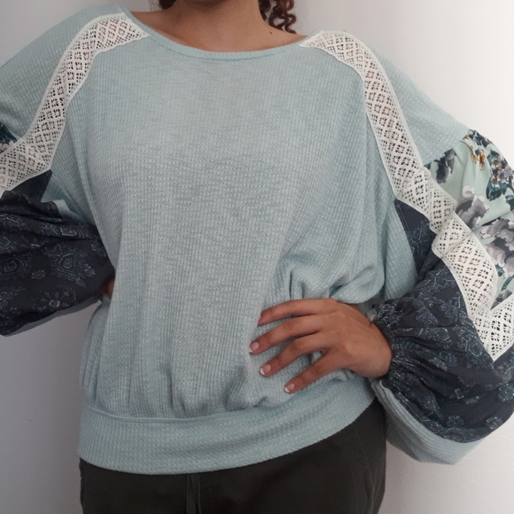 Casual Clash top - Picture 2 of 10